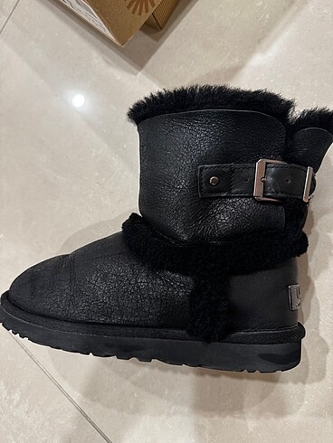 38 Beden UGG Orjinal - Deri detaylı