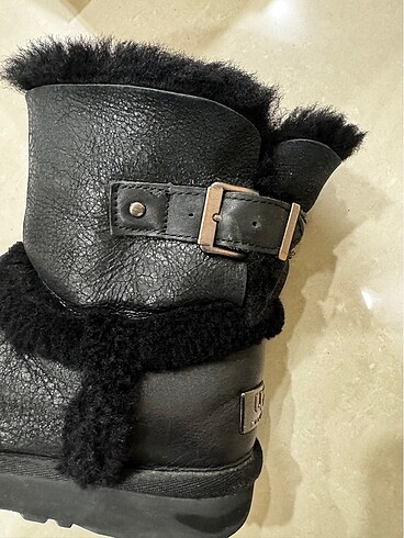 38 Beden siyah Renk UGG Orjinal - Deri detaylı