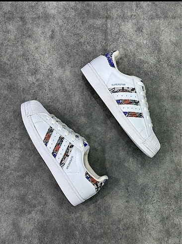 Adidas SUPERSTAR