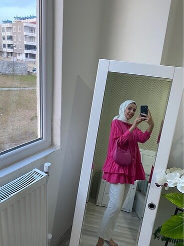 Diğer pembe gömlek