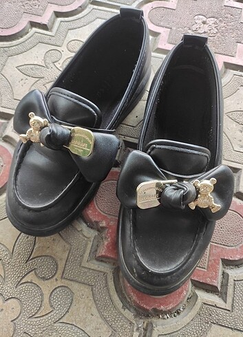 Loafer ayakkabı ayıcık detay