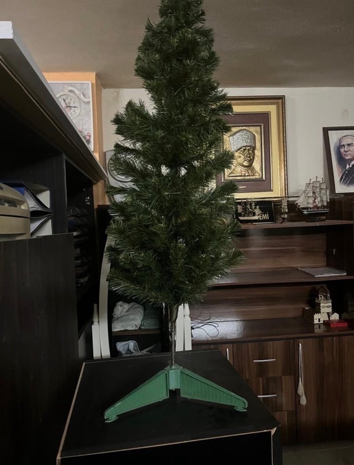 Koyu Yeşil Yeni Yıl Çam Ağacı - Görsel 2