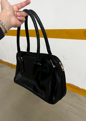 Siyah Parlak Deri Tokalı Kadın Çanta - Görsel 10