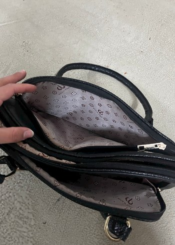 Siyah Parlak Deri Tokalı Kadın Çanta - Görsel 5