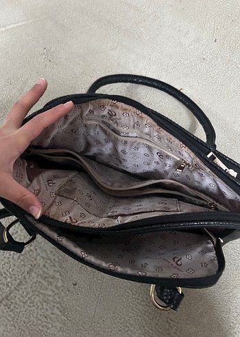 Siyah Parlak Deri Tokalı Kadın Çanta - Görsel 11