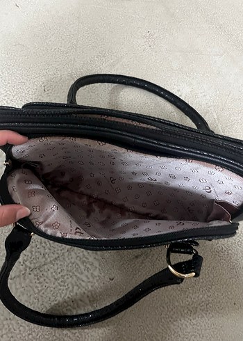 Siyah Parlak Deri Tokalı Kadın Çanta - Görsel 6