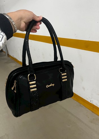 Siyah Parlak Deri Tokalı Kadın Çanta - Görsel 2