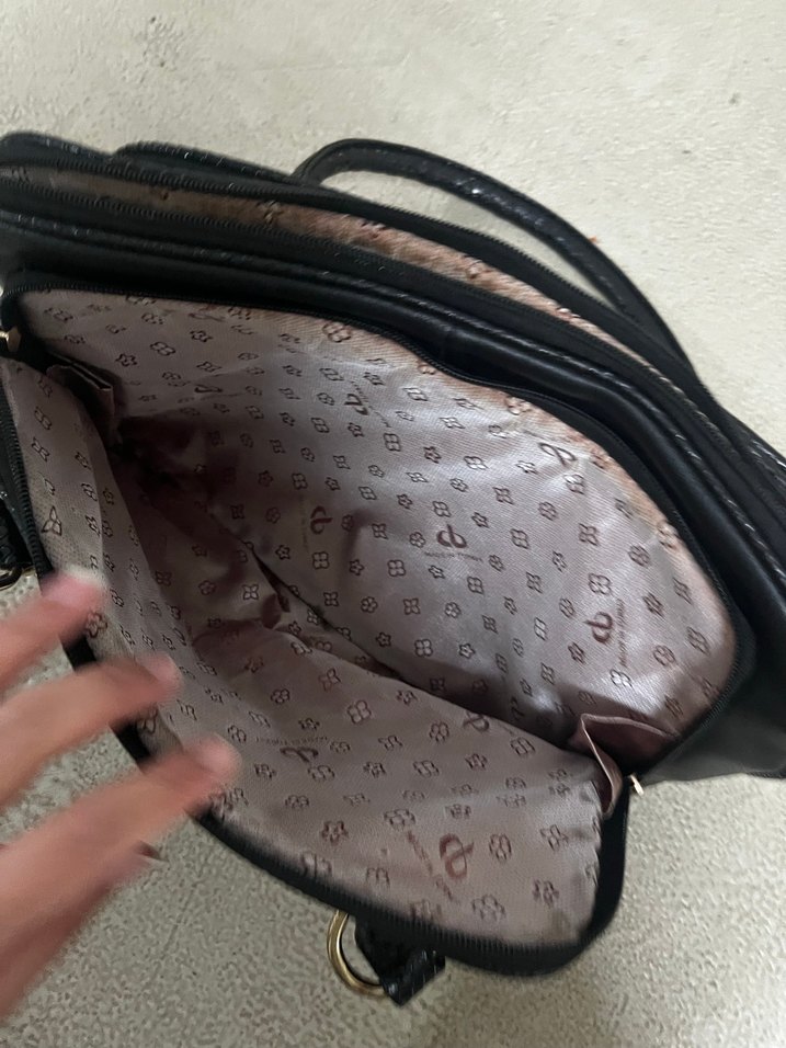 Siyah Parlak Deri Tokalı Kadın Çanta - Görsel 3