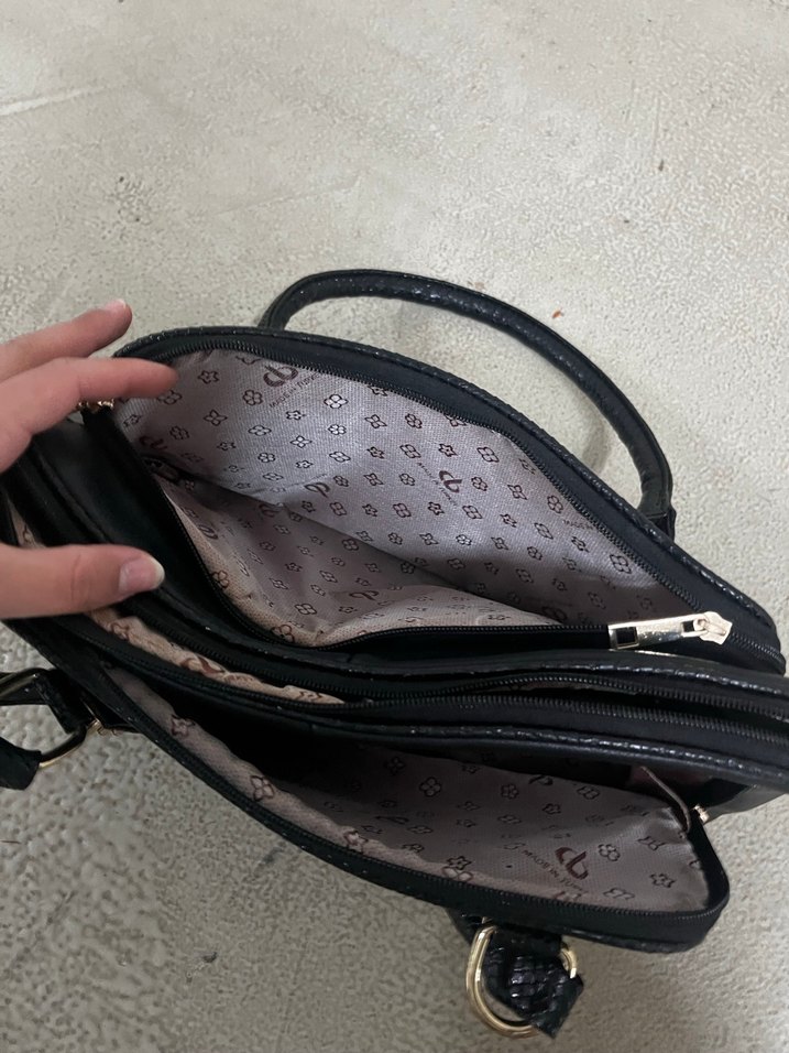 Siyah Parlak Deri Tokalı Kadın Çanta - Görsel 5