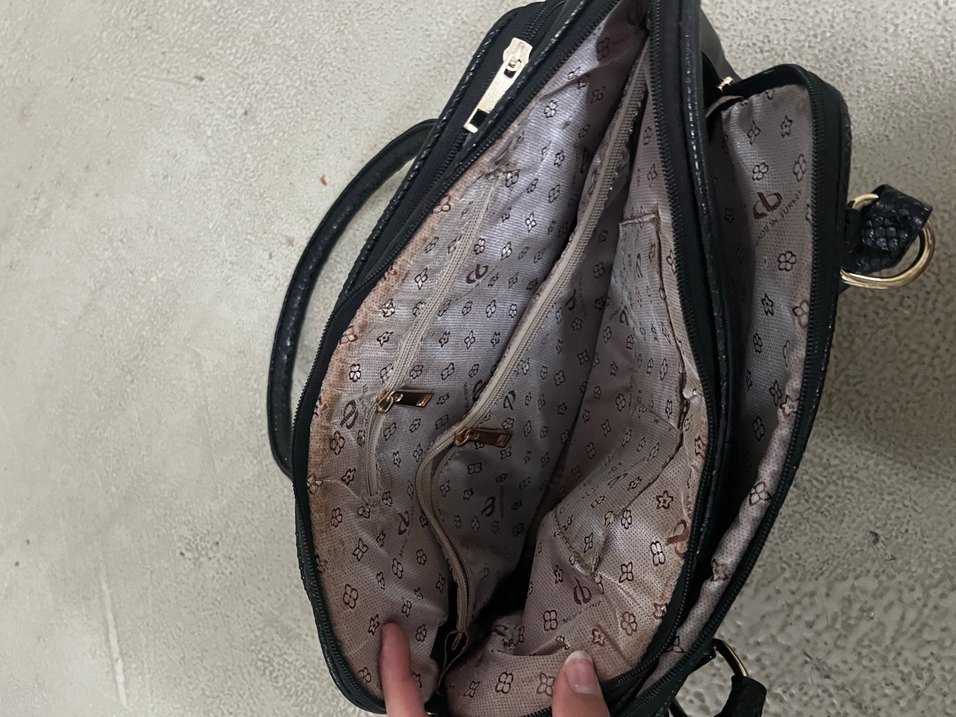 Siyah Parlak Deri Tokalı Kadın Çanta - Görsel 4