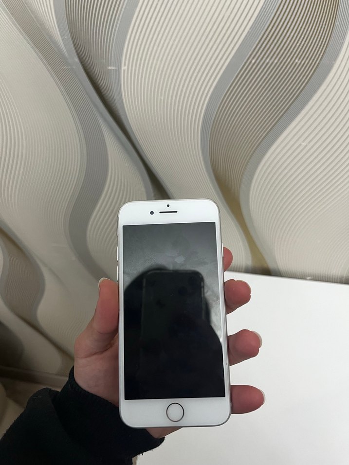 Beyaz iPhone  8 Akıllı Telefon - Görsel 2