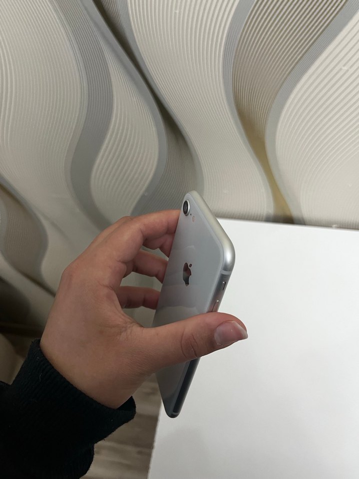 Beyaz iPhone  8 Akıllı Telefon - Görsel 4
