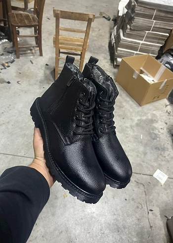 Deri Erkek Bot - Görsel 3