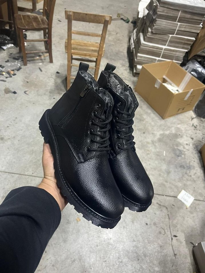 Deri Erkek Bot - Görsel 3