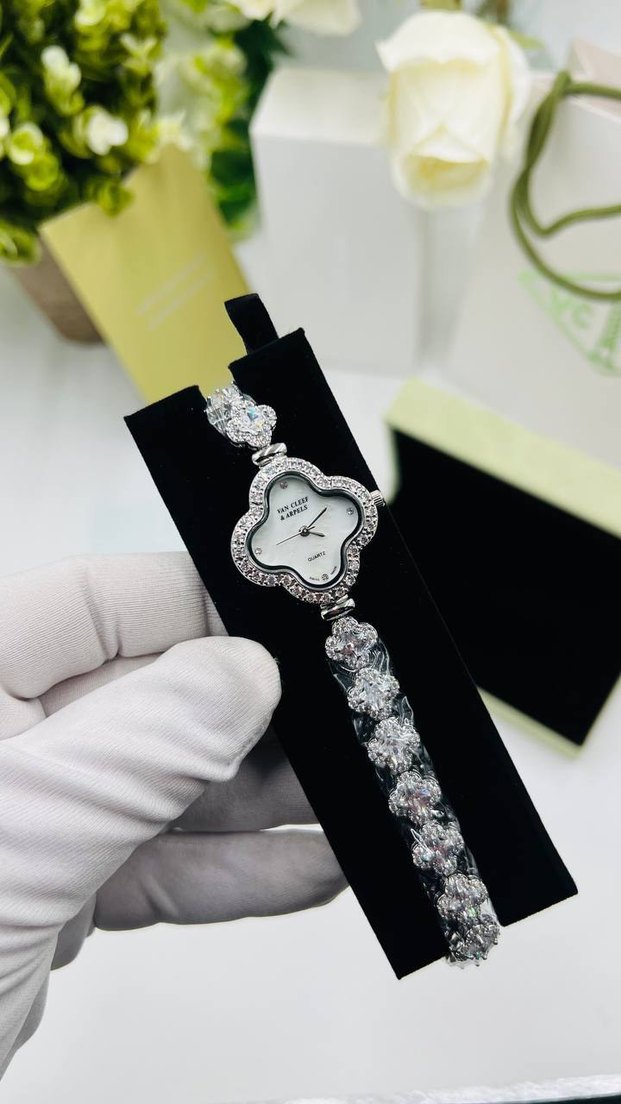 Van Cleef&Arpels Saat - Görsel 3