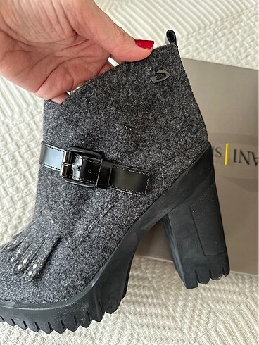 39 Beden gri Renk Guardiani Füme Keçe bootie