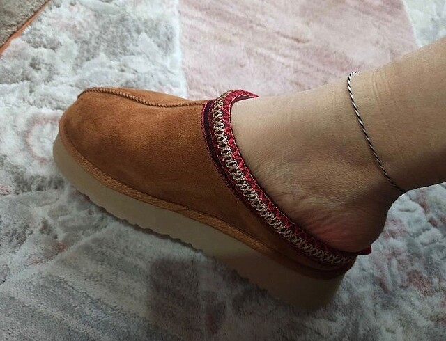 Ugg Ugg terlik