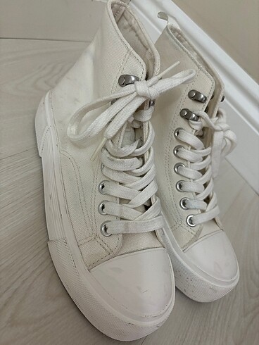 Pull and Bear Converse tarzı beyaz ayakkabı