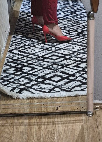 Kırmızı Tokalı Stiletto Topuklu Kadın Ayakkabı - Görsel 2