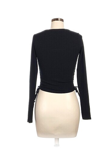 s Beden Pull and Bear Bluz %70 İndirimli.