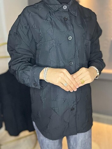 Zara Kabartma model siyah gömlek