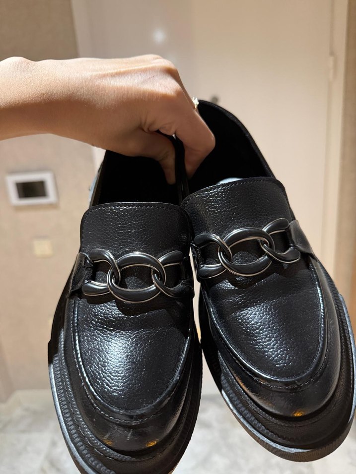 Kare Topuklu Siyah Yılan Desenli Tokalı Kadın Loafer - Görsel 2