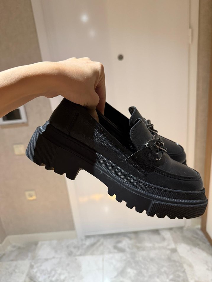 Kare Topuklu Siyah Yılan Desenli Tokalı Kadın Loafer - Görsel 3