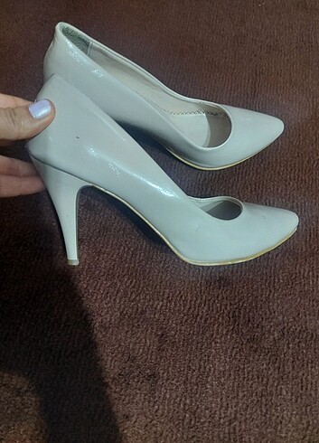 Ten rengi rugan stiletto 
