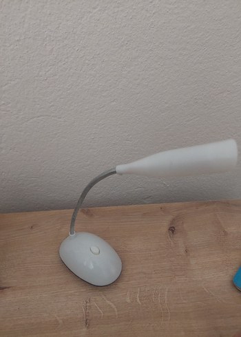 Diger Beyaz Masa Lambası