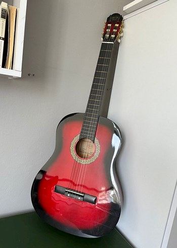 Kırmızı Klasik Gitar