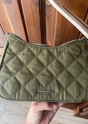 Beden bershka yeşil çanta