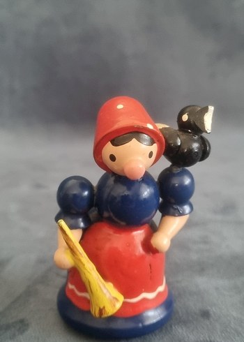 Kırmızı Başlıklı Ahşap Figürin - Görsel 4