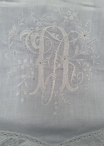 Nakışlı Beyaz Kırlent Örtüsü - Görsel 2