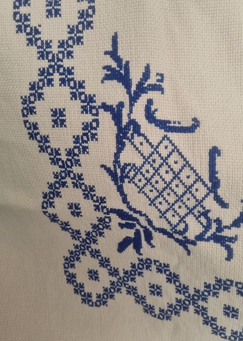 Pembe Nakışlı Püsküllü Masa Örtüsü - Görsel 2