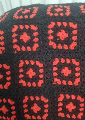 EL EMEĞİ ÖRGÜ Kırmızı Siyah Kare Desenli Örtü - Görsel 2