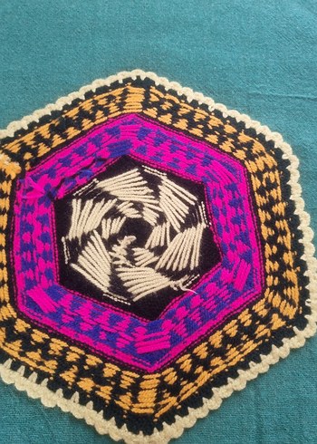 Renkli Desenli Altıgen Elişi Örtü - Görsel 3