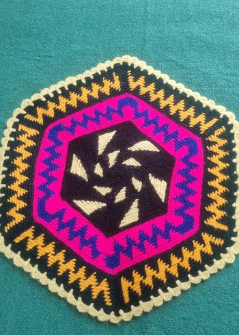 Renkli Desenli Altıgen Elişi Örtü - Görsel 4