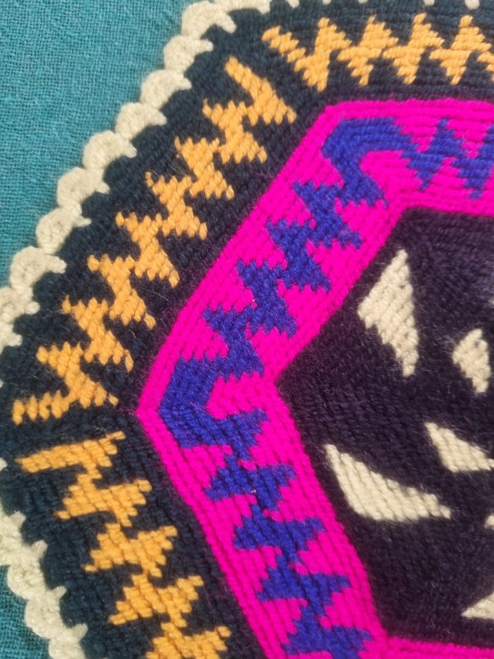 Renkli Desenli Altıgen Elişi Örtü - Görsel 2