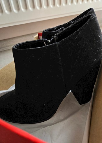 Siyah Süet Topuklu Kadın Bot - Görsel 2