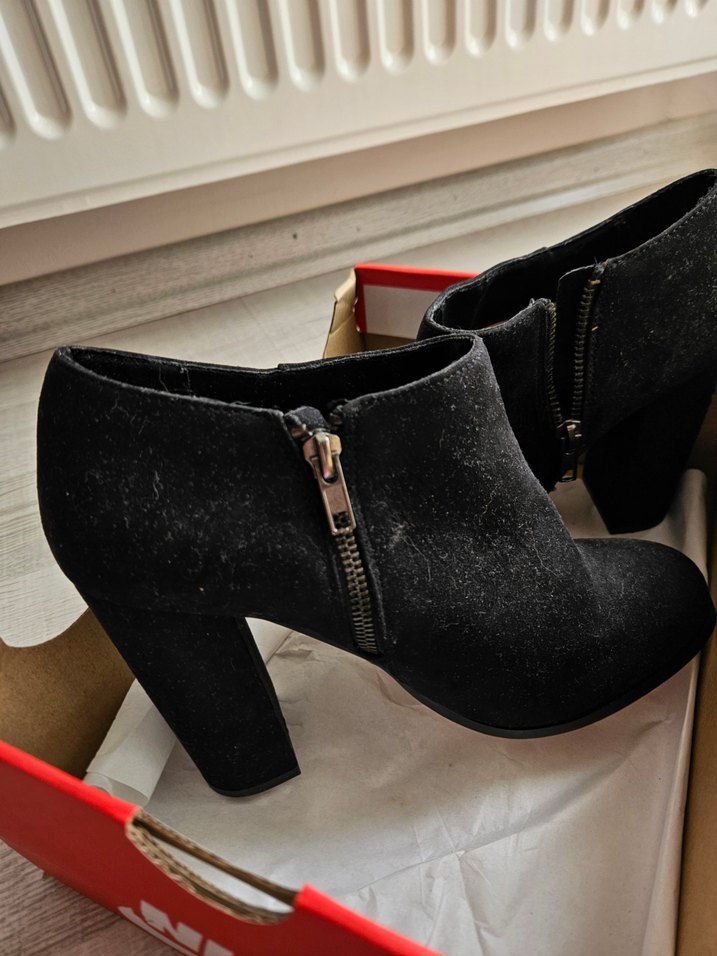 Siyah Süet Topuklu Kadın Bot - Görsel 3