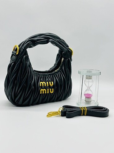 Miu Miu MİU MİU GOLD YAZI MİNİ ÇANTA