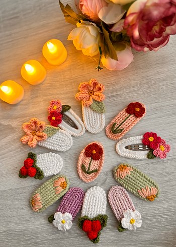 Beyaz Örgü Çiçekli Bebek Toka Seti - Görsel 3