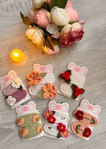 Beyaz Örgü Çiçekli Bebek Toka Seti - Görsel 2