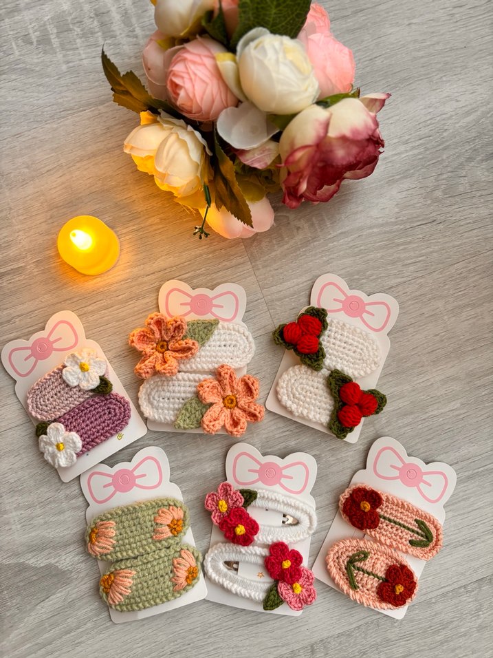 Beyaz Örgü Çiçekli Bebek Toka Seti - Görsel 2