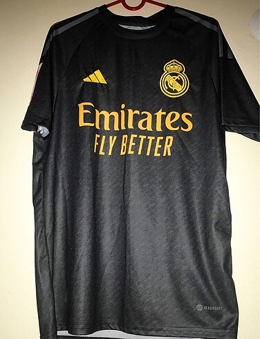Real Madrid 2023-24 sezonu deplasman forması Vini Jr