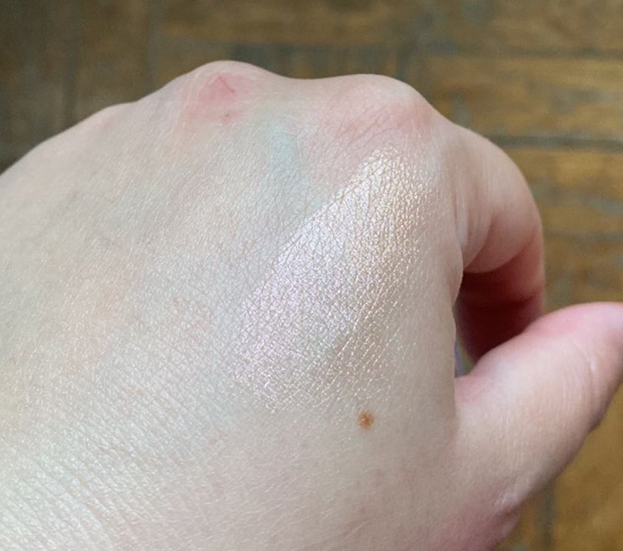 Essence Baby Got Holo Glow Aydınlatıcı - Görsel 3