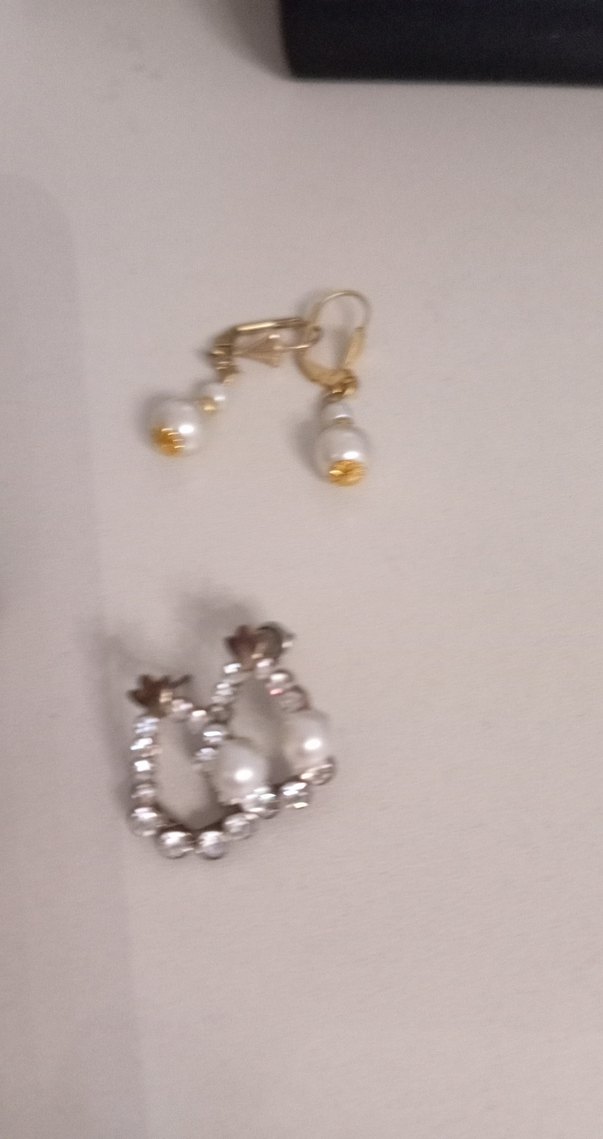 Beyaz Boncuklu Mini Kadın Küpeler - Görsel 2