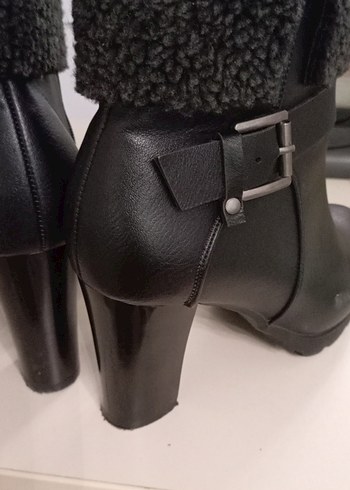 Siyah Deri Tüylü Dolgu Topuklu Bot - Görsel 5