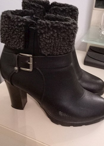 Siyah Deri Tüylü Dolgu Topuklu Bot - Görsel 2