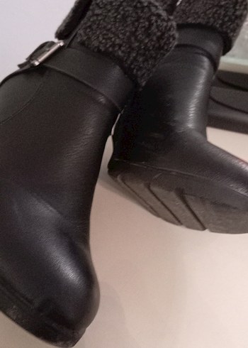 Siyah Deri Tüylü Dolgu Topuklu Bot - Görsel 3